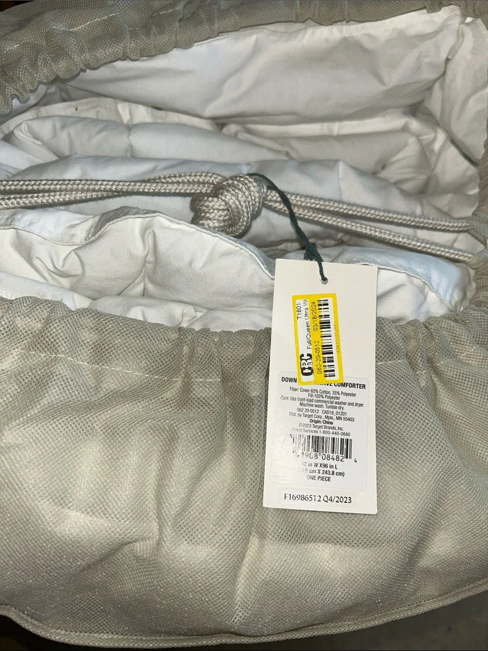 Casaluna F/Q Ultra Weight Premium Down Alternative Comforter